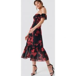 Trendyol Sukienka midi z odkrytymi ramionami - Black,Multicolor. Czarne sukienki damskie Trendyol, z poliesteru, z krótkim rękawem. Za 262.95 zł.