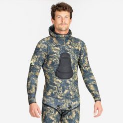 Kurtka do łowiectwa podwodnego męska Subea SPF 900+ camo z neoprenu 5 mm. Zielone buty sportowe męskie SUBEA, l, bez wzorów, z elastanu, sportowe, bez kaptura. Za 679.99 zł.