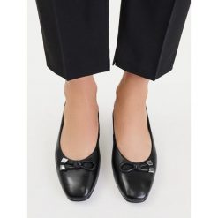 Baleriny Lasocki. Czarne baleriny damskie Lasocki, bez wzorów, bez obcasa. Za 179.99 zł.