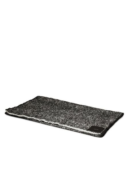 Calvin Klein Szalik K60K612613 Czarny. Czarne czapki i kapelusze damskie Calvin Klein, bez wzorów, z poliesteru. Za 369.99 zł.
