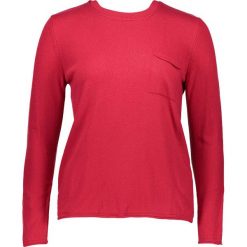 Sweter w kolorze czerwonym. Czerwone swetry damskie marki Benetton, z okrągłym kołnierzem. W wyprzedaży za 79.95 zł.