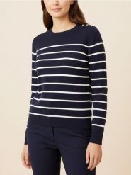 Sweter w paski z ozdobnymi guzikami na ramieniach - granatowy. Niebieskie swetry damskie Sinsay, l, bez wzorów, bez kołnierzyka, bez ramiączek, bez kaptura. Za 35.99 zł.