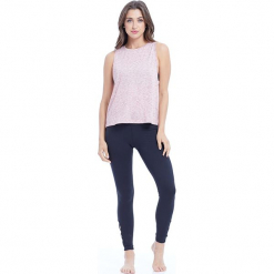 Top "Miranda" w kolorze jasnoróżowym. Czerwone topy damskie BALANCE COLLECTION, z okrągłym kołnierzem. W wyprzedaży za 65.95 zł.