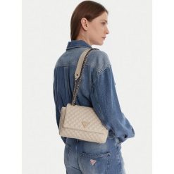 Torebka Guess. Białe torebki do ręki damskie Guess, z aplikacjami, bez dodatków. Za 323.99 zł.