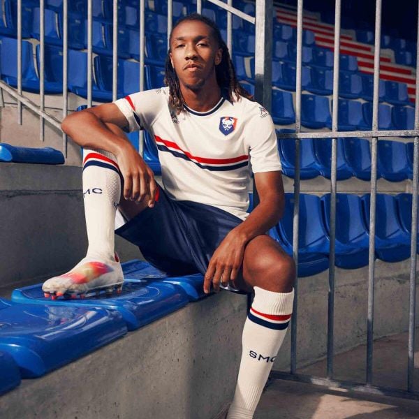 Skarpetki SM Caen Kombat Spark Pro Saint James 2023/24. Białe skarpety męskie Kappa, bez wzorów, z bawełny. Za 112.50 zł.