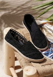 Czarne Espadryle z Ażurową Cholewką i Plecioną Podeszwą Gratifyinglys. Czarne espadryle damskie Renee, na lato, z aplikacjami, eleganckie, bez obcasa, na płaskiej podeszwie, bez zapięcia. Za 39.99 zł.