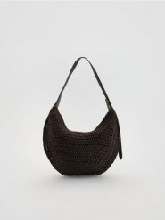 Pleciona torebka handmade - ciemnobrązowy. Brązowe torby na ramię damskie Reserved, bez wzorów, bez dodatków. Za 139.99 zł.