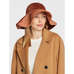 Kapelusz Roxy. Brązowe czapki i kapelusze damskie Roxy, bez wzorów. Za 139.99 zł.