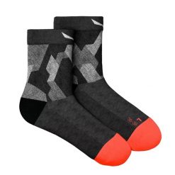 Krótkie skarpety damskie Salewa Pedroc Camo. Czarne skarpety damskie Salewa, bez wzorów, z dzianiny. Za 181.50 zł.
