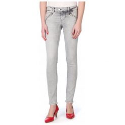 Mustang Jeansy Damskie Gina 32/34 Szary. Szare jeansy damskie Mustang. W wyprzedaży za 225.00 zł.
