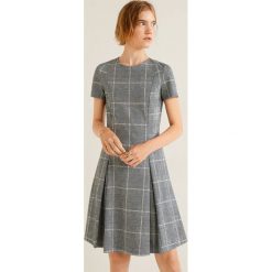 Mango - Sukienka Pinto. Szare sukienki damskie Mango, z elastanu, casualowe, z okrągłym kołnierzem, z krótkim rękawem. Za 139.90 zł.