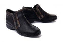 RIEKER L4382-00 black, botki damskie. Czarne botki damskie Rieker, na zimę, z polaru, bez obcasa, na obcasie, bez zapięcia. Za 302.51 zł.