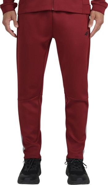 Spodnie męskie 4F FNK M0936 czerwone 4FWAW25TFTRM0936 61S 2XL. Czerwone spodnie sportowe męskie 4f, m, bez wzorów. Za 272.30 zł.