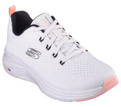Buty do chodzenia damskie Skechers 150024WBC. Białe obuwie sportowe damskie Skechers, bez wzorów, z materiału, trekkingowe. Za 449.00 zł.