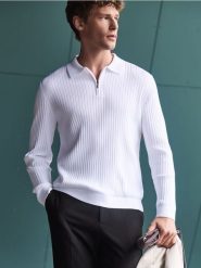 Prążkowany sweter polo - biały. Białe swetry przez głowę męskie Reserved, l, bez wzorów, z bawełny, bez kołnierzyka. Za 129.99 zł.