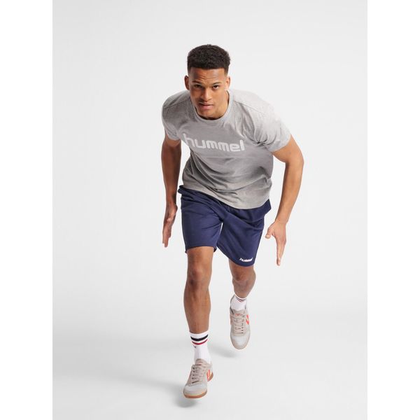 Koszulka sportowa z krótkim rękawem męska Hummel Cotton Logo. Białe koszulki sportowe męskie Hummel, m, bez wzorów, bez kołnierzyka, bez ramiączek, do piłki nożnej. Za 59.00 zł.