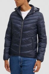 GUESS Granatowa męska kurtka z kapturem Super Light Puffa Jacket, Rozmiar XXL. Niebieskie kurtki męskie Guess, l, z aplikacjami, eleganckie, z kapturem. W wyprzedaży za 645.99 zł.