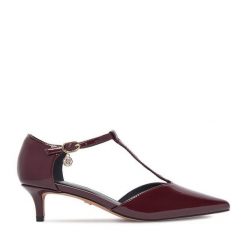 Czółenka Nine West. Czerwone czółenka damskie Nine West, bez wzorów, bez obcasa, bez zapięcia. Za 229.99 zł.