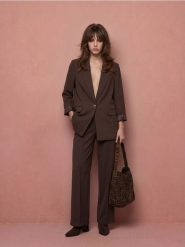 Materiałowe spodnie wide leg z wiskozą - czerwony. Czerwone spodnie materiałowe damskie Sinsay, l, bez wzorów, z materiału. Za 59.99 zł.