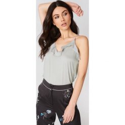 Rut&Circle Koszulka z falbanką Rosalie - Grey,Silver. T-shirty damskie marki Rut&Circle. Za 100.95 zł.
