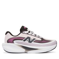 Buty do biegania New Balance. Czerwone obuwie sportowe damskie New Balance, bez wzorów, do biegania. Za 649.99 zł.