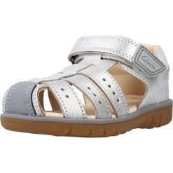 Sandały CLARKS ROAM BAY T Srebrny. Szare sandały damskie Clarks, bez wzorów, ze skóry, bez obcasa, bez zapięcia. Za 152.99 zł.