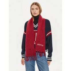Szalik Tommy Hilfiger. Czerwone szaliki i chusty damskie Tommy Hilfiger, bez wzorów. Za 179.99 zł.