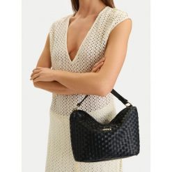 Torebka MEXX. Czarne torebki do ręki damskie Mexx, bez wzorów, klasyczne, bez dodatków. Za 189.99 zł.