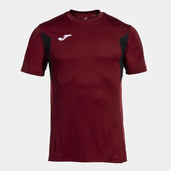 Koszulka Joma Winner III. Czarne koszulki sportowe męskie Joma, l, z aplikacjami, z meshu, bez kołnierzyka, bez ramiączek, do piłki nożnej. Za 159.50 zł.