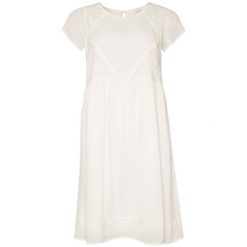 Sukienka damska Protest Prtmelody dress. Białe koszulki sportowe damskie Protest, xl, bez wzorów, sportowe, bez kołnierzyka. W wyprzedaży za 145.00 zł.