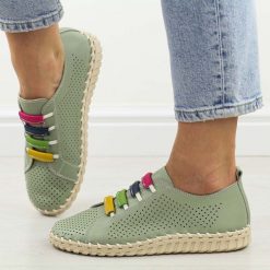 Zielone skórzane ażurowe półbuty damskie T.Sokolski W26-03. Zielone półbuty damskie Sokolski, na lato, w ażurowe wzory, z jeansu, biznesowe, z okrągłym noskiem, bez obcasa, bez zapięcia. Za 269.00 zł.