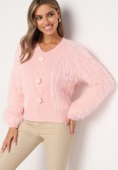 Różowy Sweter Futrzany z Ozdobnymi Aplikacjami Kwiatkami i Dodatkiem Wełny Merilinas. Czerwone swetry damskie Born2be, z aplikacjami, z futra, biznesowe, bez kołnierzyka, bez ramiączek, bez kaptura. Za 69.99 zł.