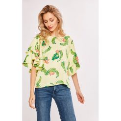 Vero Moda - Top Kate. Szare topy damskie Vero Moda, z poliesteru, z okrągłym kołnierzem, z krótkim rękawem. W wyprzedaży za 89.90 zł.