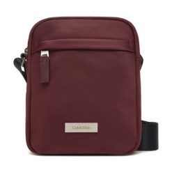 Saszetka Calvin Klein. Czerwone saszetki męskie Calvin Klein, młodzieżowe, małe. Za 299.99 zł.