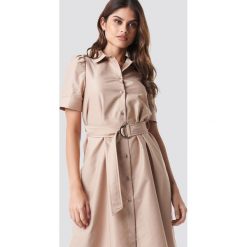 NA-KD Trend Sukienka koszulowa z paskiem - Beige. Sukienki damskie marki NA-KD Trend. Za 121.95 zł.