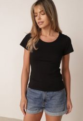 Czarny Gładki T-shirt Bawełniany o Prostym Kroju z Okrągłym Dekoltem Chaffello. Czarne bluzki damskie Born2be, l, z aplikacjami, z bawełny, klasyczne, bez kołnierzyka, bez ramiączek. Za 29.99 zł.