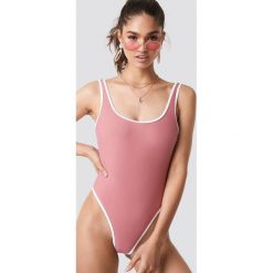 NA-KD Swimwear Kostium kąpielowy z kontrastowym obszyciem - Pink. Różowe kostiumy jednoczęściowe damskie NA-KD Swimwear. Za 80.95 zł.