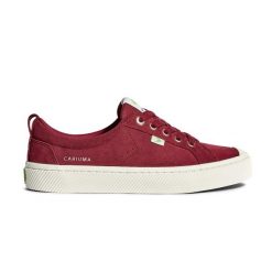 Trampki skórzane Cariuma OCA Suede Cabernet. Czerwone trampki i tenisówki damskie CARIUMA, bez wzorów, z jeansu, eleganckie, bez zapięcia. Za 258.30 zł.