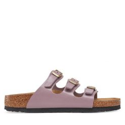 Klapki Birkenstock. Fioletowe klapki damskie Birkenstock, bez wzorów, bez obcasa. Za 309.99 zł.
