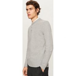 Gładki t-shirt z długim rękawem - Jasny szar. Bluzki z długim rękawem męskie Reserved. W wyprzedaży za 19.99 zł.