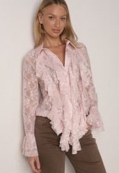 Różowa Koszula Koronkowa z Wiskozy z Bawełną Ozdobiona Falbanami Hermerine. Czerwone bluzki damskie Born2be, m, bez wzorów, z bawełny, eleganckie, bez kołnierzyka, bez ramiączek. Za 139.99 zł.