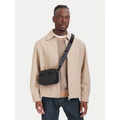 Saszetka MICHAEL Michael Kors. Czarne saszetki męskie MICHAEL Michael Kors, młodzieżowe, małe. Za 899.99 zł.