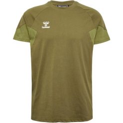 Koszulka Hummel Travel. Zielone koszulki sportowe męskie Hummel, bez wzorów, bez kołnierzyka, bez ramiączek, do piłki nożnej. Za 113.40 zł.