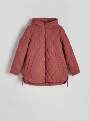 Pikowana kurtka oversize - brudny róż. Czerwone kurtki damskie Reserved, l, bez wzorów, z tkaniny, bez kaptura. W wyprzedaży za 129.99 zł.