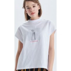 Koszulka z motywem - Biały. T-shirty damskie marki Cropp. W wyprzedaży za 14.99 zł.