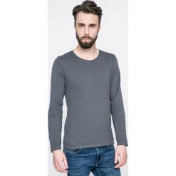 S. Oliver - Longsleeve. Szare bluzki z długim rękawem męskie S.Oliver, z bawełny, z okrągłym kołnierzem. W wyprzedaży za 39.90 zł.