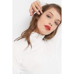 Koszulka basic z golfem. T-shirty damskie marki Orsay. Za 39.99 zł.