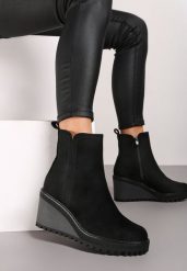 Czarne Casualowe Botki na Koturnie z Lekkim Ociepleniem Tarlitha. Czarne botki damskie Renee, z jeansu, eleganckie, bez obcasa, na koturnie, bez zapięcia. Za 169.99 zł.