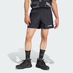 Szorty Terrex Multi. Czarne krótkie spodenki sportowe męskie Adidas, uniwersalny, bez wzorów, z materiału, trekkingowe. Za 219.00 zł.