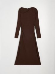 Sukienka maxi z asymetrycznym dekoltem - brązowy. Brązowe sukienki damskie Sinsay, l, bez wzorów, z asymetrycznym kołnierzem, bez ramiączek, maxi, asymetryczne. Za 69.99 zł.